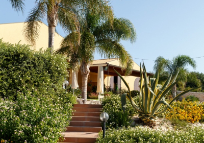 Casa Vacanze Residence Latruvatura Bilocali In Villa Con Piscina